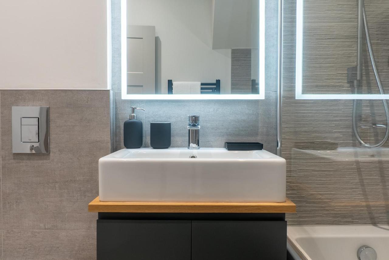 Spring Mount Huge Luxury Full Apartment- Harrogate Centre-Two Extremely Comfy Kingsize Bedrooms-Fully Equipped Modern Kitchen-Cosy Living Room With Huge Tv Ngoại thất bức ảnh