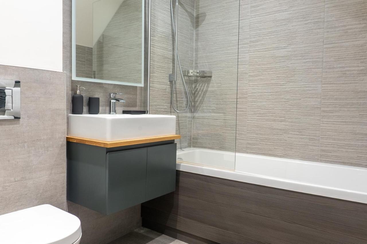 Spring Mount Huge Luxury Full Apartment- Harrogate Centre-Two Extremely Comfy Kingsize Bedrooms-Fully Equipped Modern Kitchen-Cosy Living Room With Huge Tv Ngoại thất bức ảnh